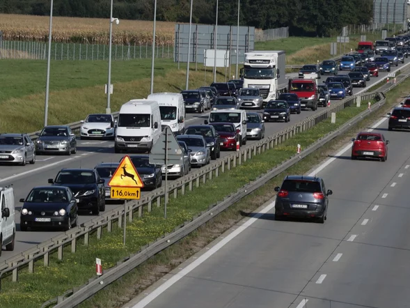 Miniatura: Wielki korek o długości 25 km. Kierowco,...