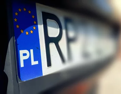 Miniatura: Odwrócone tablice rejestracyjne w Polsce....