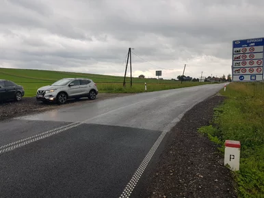 Miniatura: Polacy jeżdżą po tańsze paliwo na...
